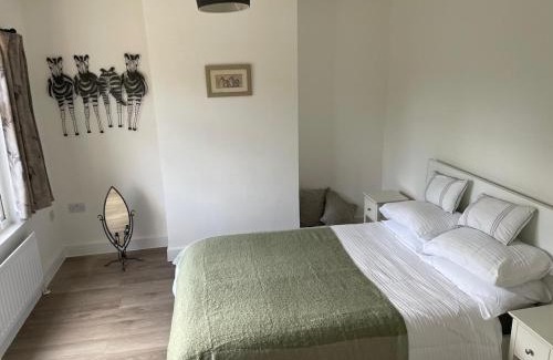 Fenny Stratford House | Contractors, event visitors, & tourists Bletchley