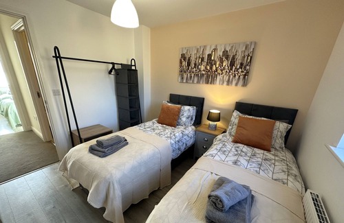 Bletchley House | Contractors | Relocators | Free Parking | MK