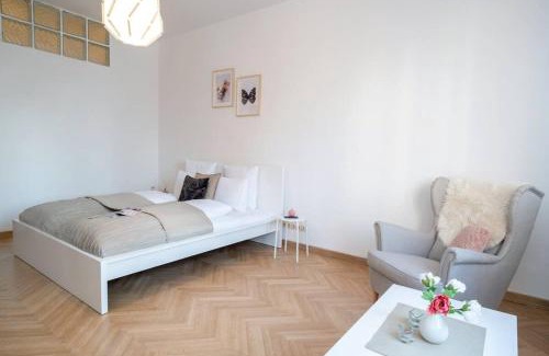 Inner City Budapest Apartment | Convenient apartment in the heart of downtown