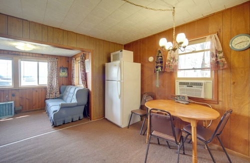 Stone Lake Cabin | Convenient Cabin w/Access to 3 Boat Docks!