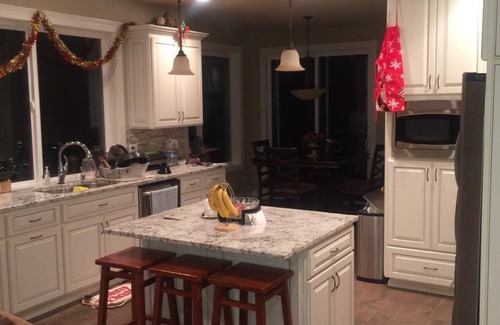 Lakewood House | Convenient & Comfortable Room — University Place, WA