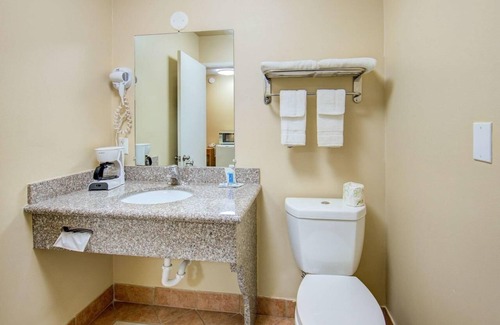 Ashland Hotel | Convenient King Bed Room, Scottish Inns, Near Oregon Shakespeare Festival