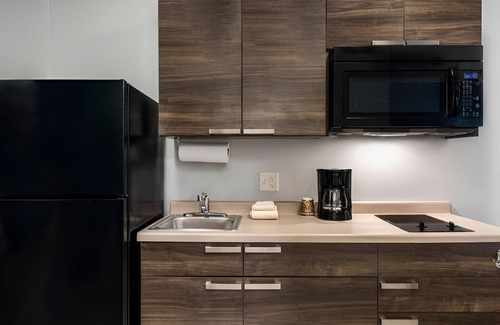 Nampa Hotel | Convenient Location and Spacious Room Near Lake Lowell - 3 Units with Kitchen!