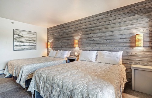 Angel Fire Hotel | Convenient Location | Elk Horn Lodge 205