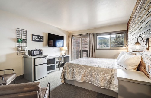 Angel Fire Hotel | Convenient Location | Elk Horn Lodge 302