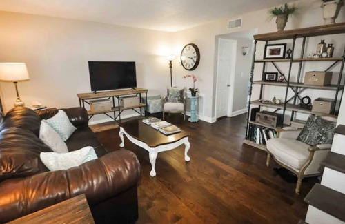 Graymoor-Devondale House | Convenient Monthly Rental-Shop & Dine St Matthews
