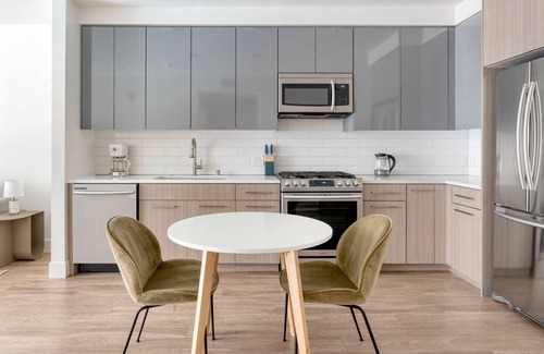 Mountain View Apartment | Convenient Mountain View 1BR w/Gym, Pool, nr Tech HQs, by Blueground