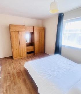 Reading House | Convenient Retreat Rooms