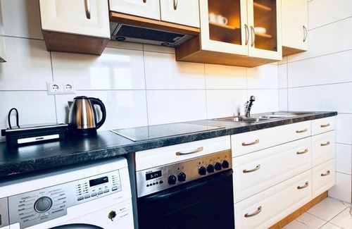 Liesing Apartment | Convenient Room in Shared Apt | Walk to Kaufpark