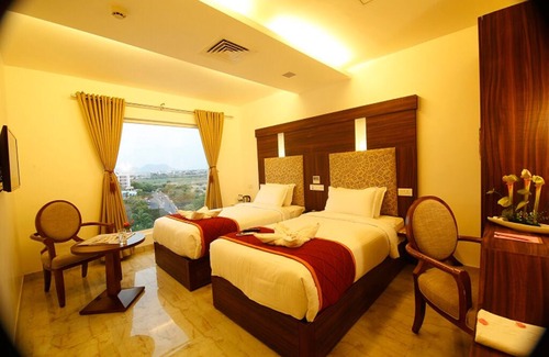 KK Nagar Hotel | Convenient Rooms with Lake view Stay/Madurai