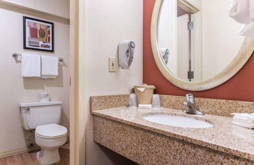 SeaTac Hotel | Convenient Seattle Airport Accommodation! Relaxing Stay | Free Airport Shuttle