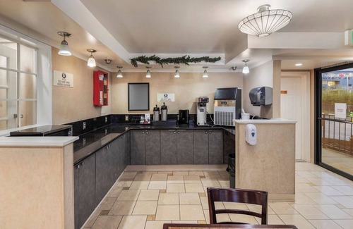 Renton Hotel | Convenient Stay w/Work Desk + Easy Access to Seattle and Major Highways