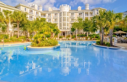 Baytowne Wharf Apartment | Convenient studio close to beach and pier w/WiFi, shared pool, AC