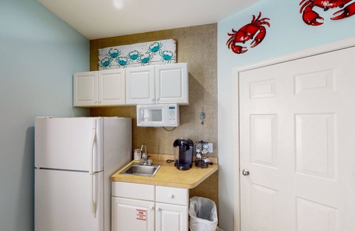Sea Trail Apartment | Convenient studio with outdoor pool, patio, central AC & beach access