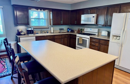 Eureka Springs House | Convenient to Eureka, Hiking/Biking trails, Motorcycle/Pet friendly, Hot Tub.