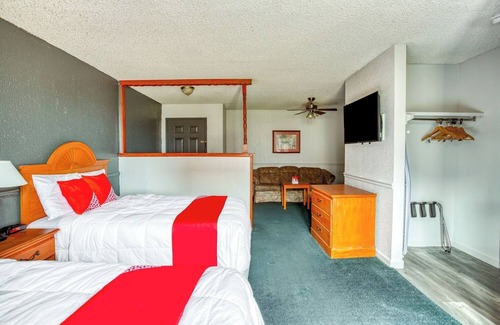 South Tulsa Hotel | Convenient Tulsa Room Close to Major Attractions + Local Green Spaces