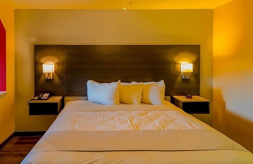 Sweet Home Hotel | Conveniently Located Near Spoetzl Brewery! Onsite Parking, FREE Breakfast!