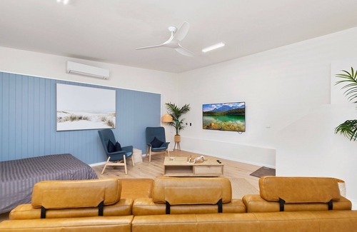 Nelson Bay Cottage | Conveniently situated close to the town centre