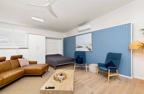 Nelson Bay Cottage | Conveniently situated close to the town centre