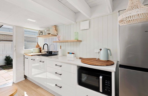 Nelson Bay Cottage | Conveniently situated close to the town centre