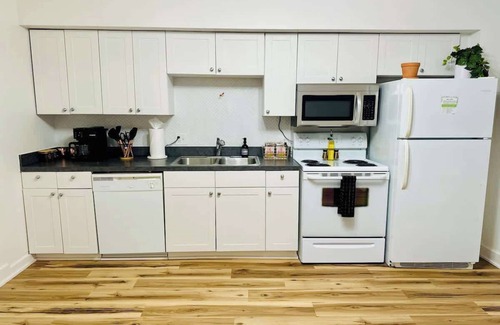 Italian Village House | Convention - King Bed- Short North - Free Parking