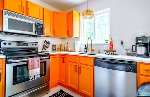 Italian Village House | Convention - Parking Free - Short North - King Bed