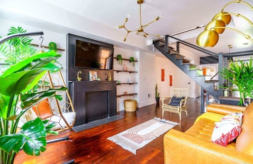 Italian Village House | Convention - Parking Free - Short North - King Bed