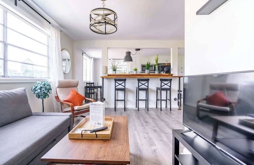 Victorian Village Apartment | Convention - Pets - Private Parking - Short North