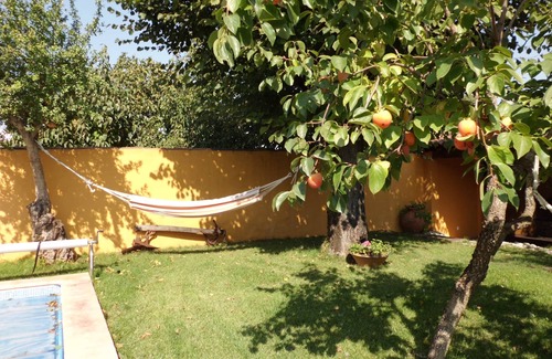 Azoia de Baixo Cottage | Converted cottage in a typical Ribatejo village sleeping 4-5 people with pool.