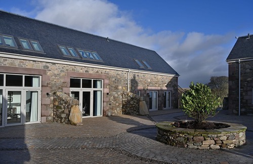Murthly Cottage | Converted Luxury one Bedroom Steading