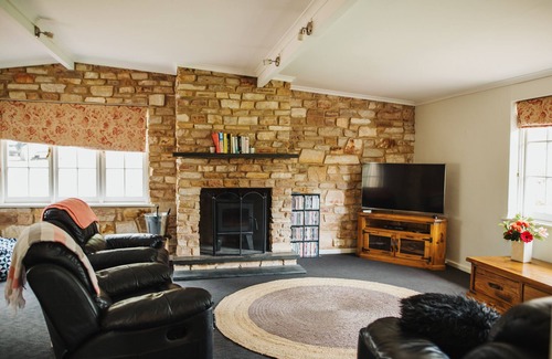 Clare House | Cooke Cottage- Luxury family accommodation in the middle of the Clare Valley