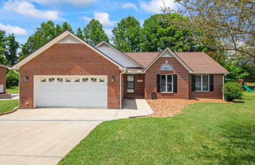 Cookeville House | Cookeville Family Retreat 3BR Home with Yard Close to TTU & Town
