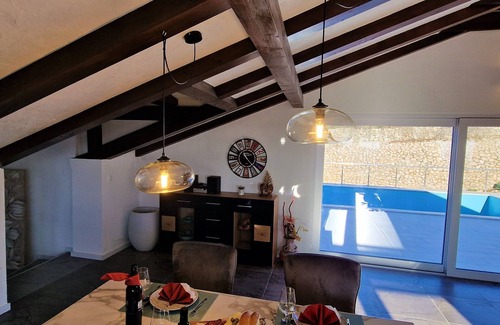 Bakar House | Cool 3-bedroom house with AC in charming Praputnjak