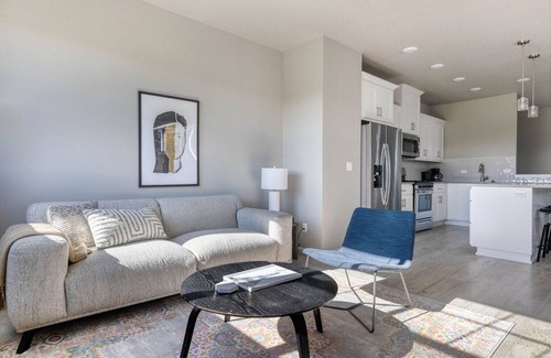 Hillsboro House | Cool Hillsboro 2BR w/Parking & A/C, nr Shopping, by Blueground