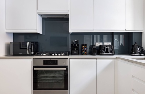Chinatown Apartment | Cool Leicester Sq Studio - Netflix & Nespresso