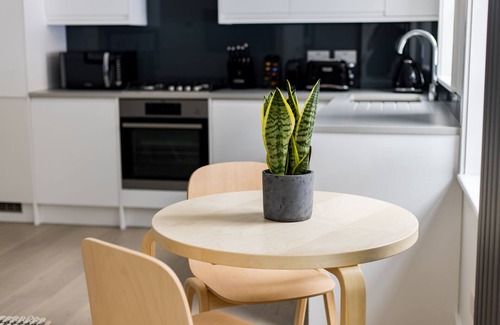 Chinatown Apartment | Cool Leicester Sq Studio - Netflix & Nespresso