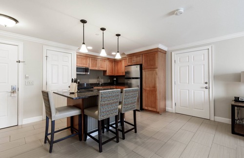 Lincoln Apartment | Cool South Mountain Resort, Studio, Hike a Mile or More
