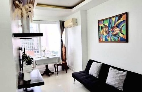 Ermita Night District Apartment | Cool suites