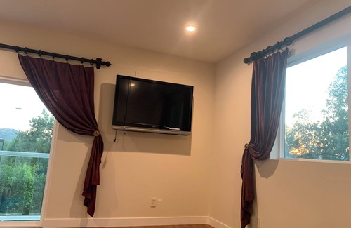 Woodland Hills House | Cool townhome with AC in vibrant Los Angeles