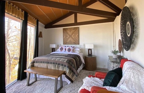 Beech Mountain Villa | Cool Tree House with Hot tub & FREE EV charging