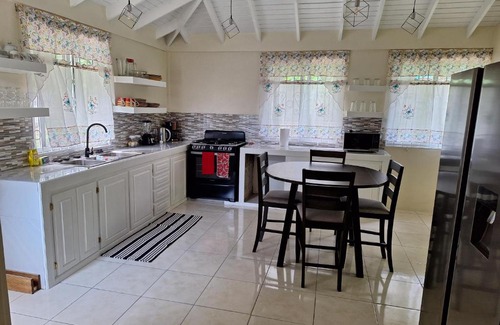 Fond Cani House | Cool Valley Guesthouse 3mins from Roseau 2bedrooms