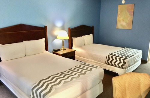 Mountain Home Hotel | Cool Vintage Retro Hotel Located on the Quiet Side of Mountain Home