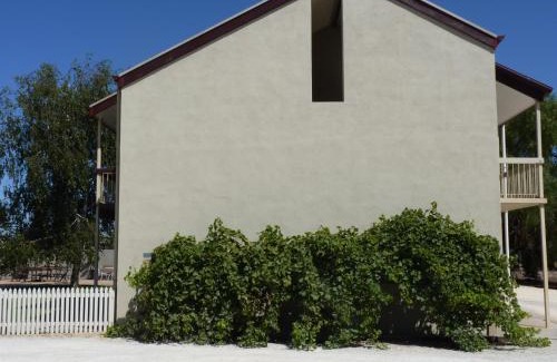 Penola Hotel | Coonawarra Motor Lodge
