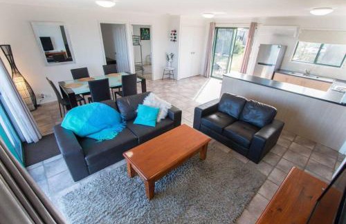 Bonney House | Coorong Lakeside Cottage