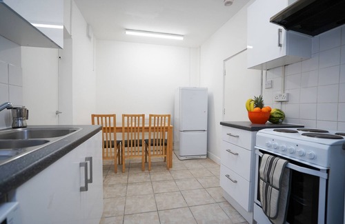 Birmingham House | COPLOW HOUSE 3 BEDROOMS 5 BEDS SLEEPS 5-7