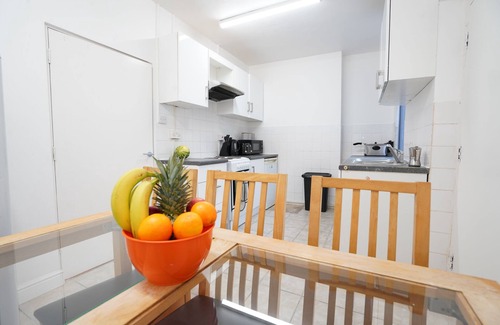 Birmingham House | COPLOW HOUSE 3 BEDROOMS 5 BEDS SLEEPS 5-7