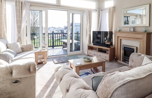 Saxmundham Cabin | COPSE VIEW, pet friendly, character holiday cottage in Saxmundham