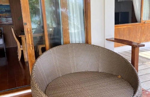 Kahuku Cottage | Coral Cottage - Beachfront!
