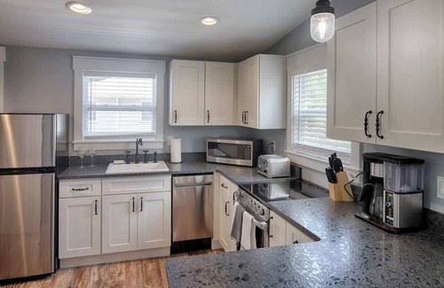 St. Augustine House | Coral Cottage Heated Pool/Walk to Everything