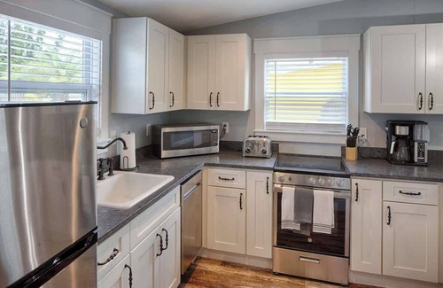 St. Augustine House | Coral Cottage Heated Pool/Walk to Everything